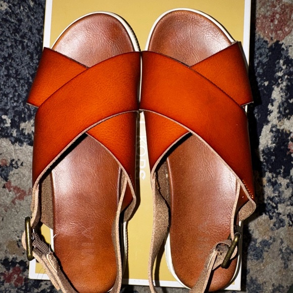 MIA, leather sandal, women, TAN color - Picture 3 of 4